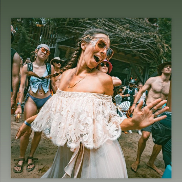 Meet your Posher, Colette - Picture 2 of 2